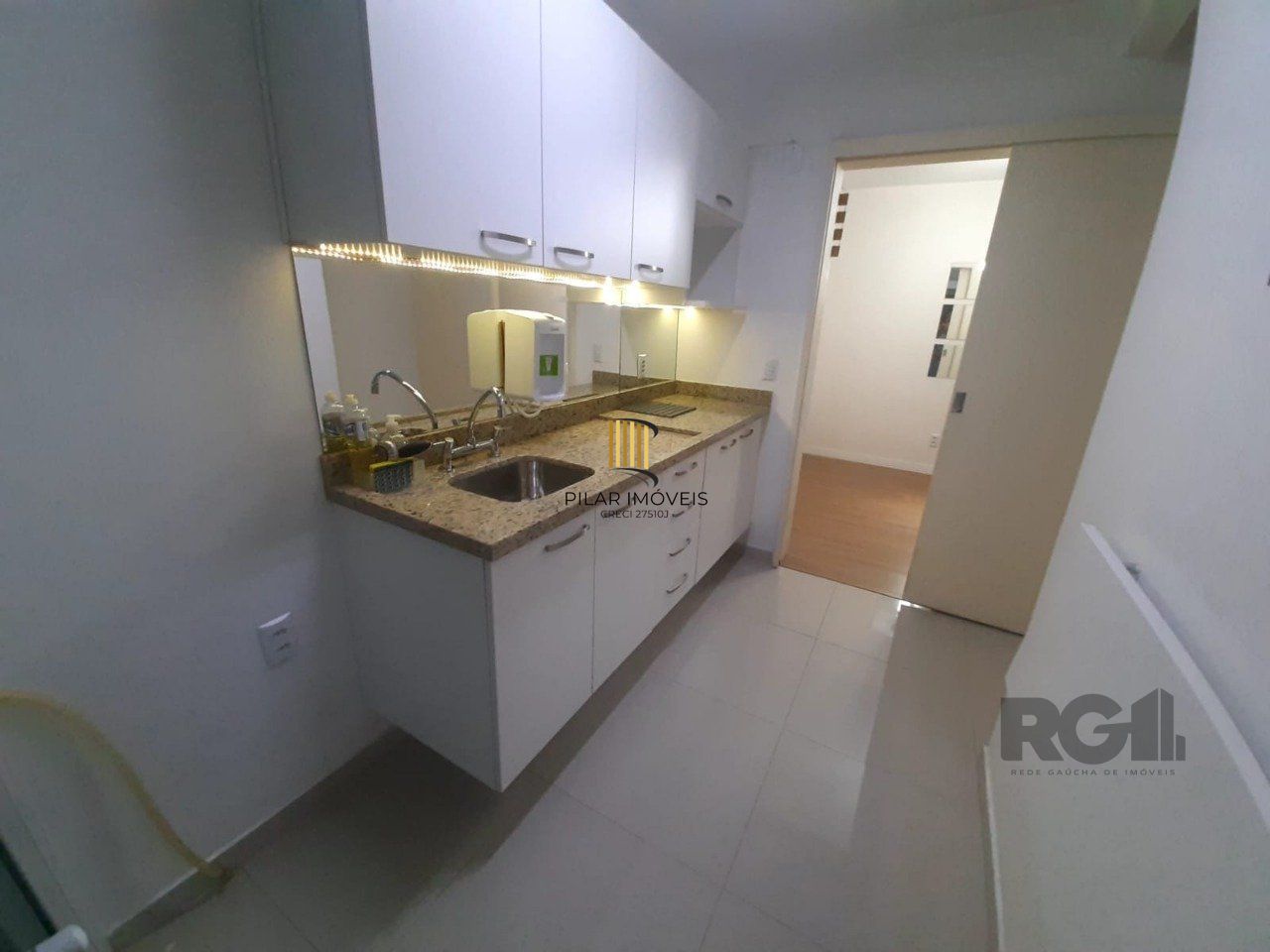  Apartamento 2 dormitórios, de frente 100% reformado bairro Cidade Baixa- Porto Alegre