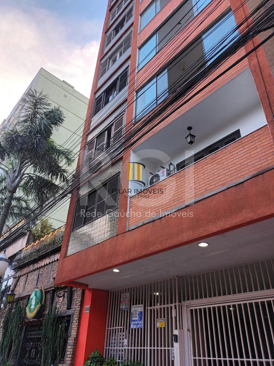 Apartamento  2 quartos, suite, , sacada,   2 quartos,  churrasqueira, semi mobiliado com garagem!