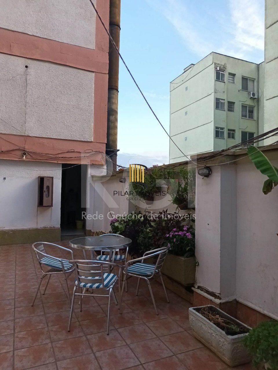 Apartamento  2 quartos, suite, , sacada,   2 quartos,  churrasqueira, semi mobiliado com garagem!
