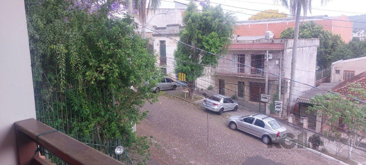 Casa 3 dormitórios no bairro Medianeira