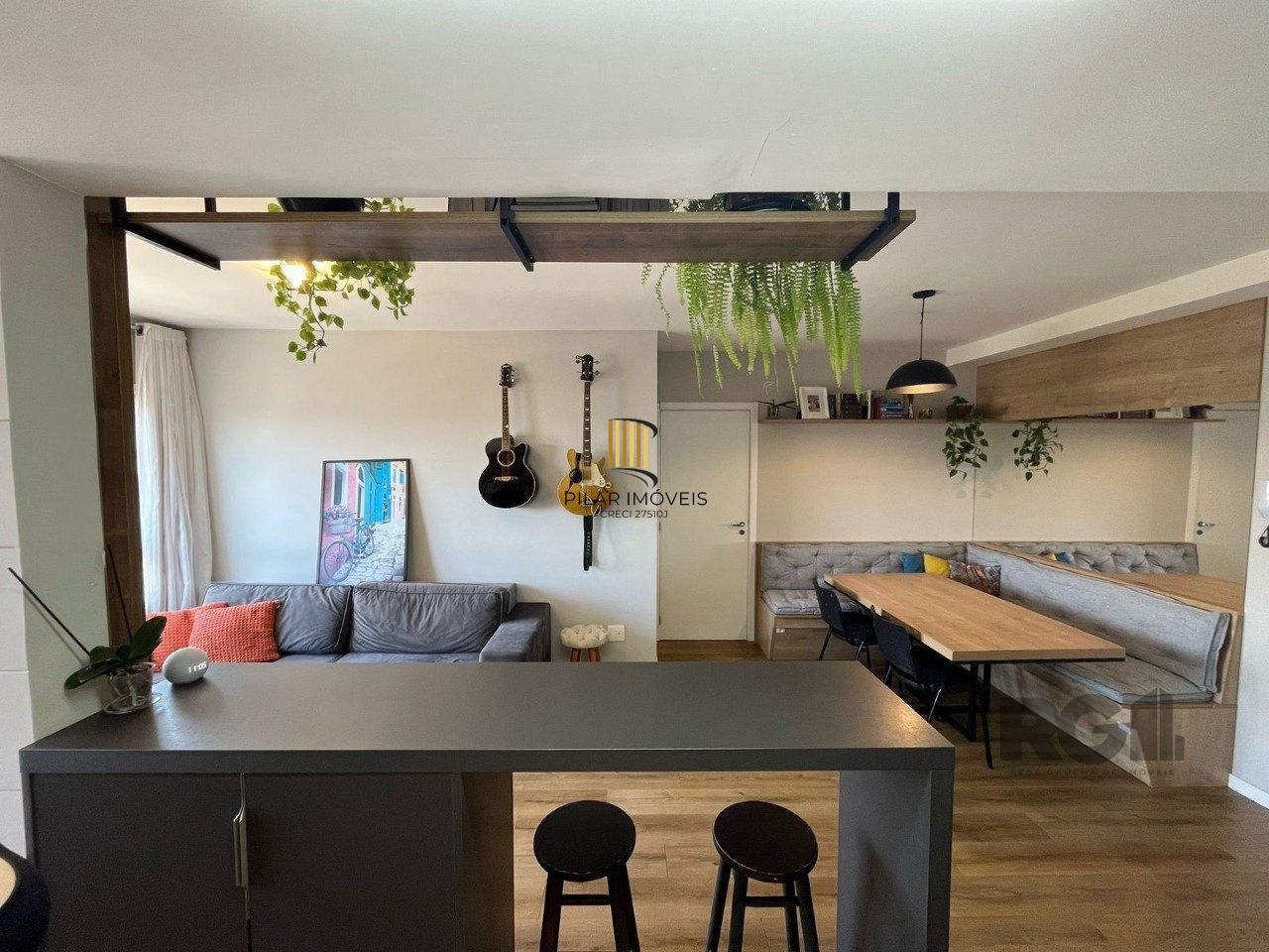 Apartamento 2 quartos, suíte e garagem na Cidade Baixa.