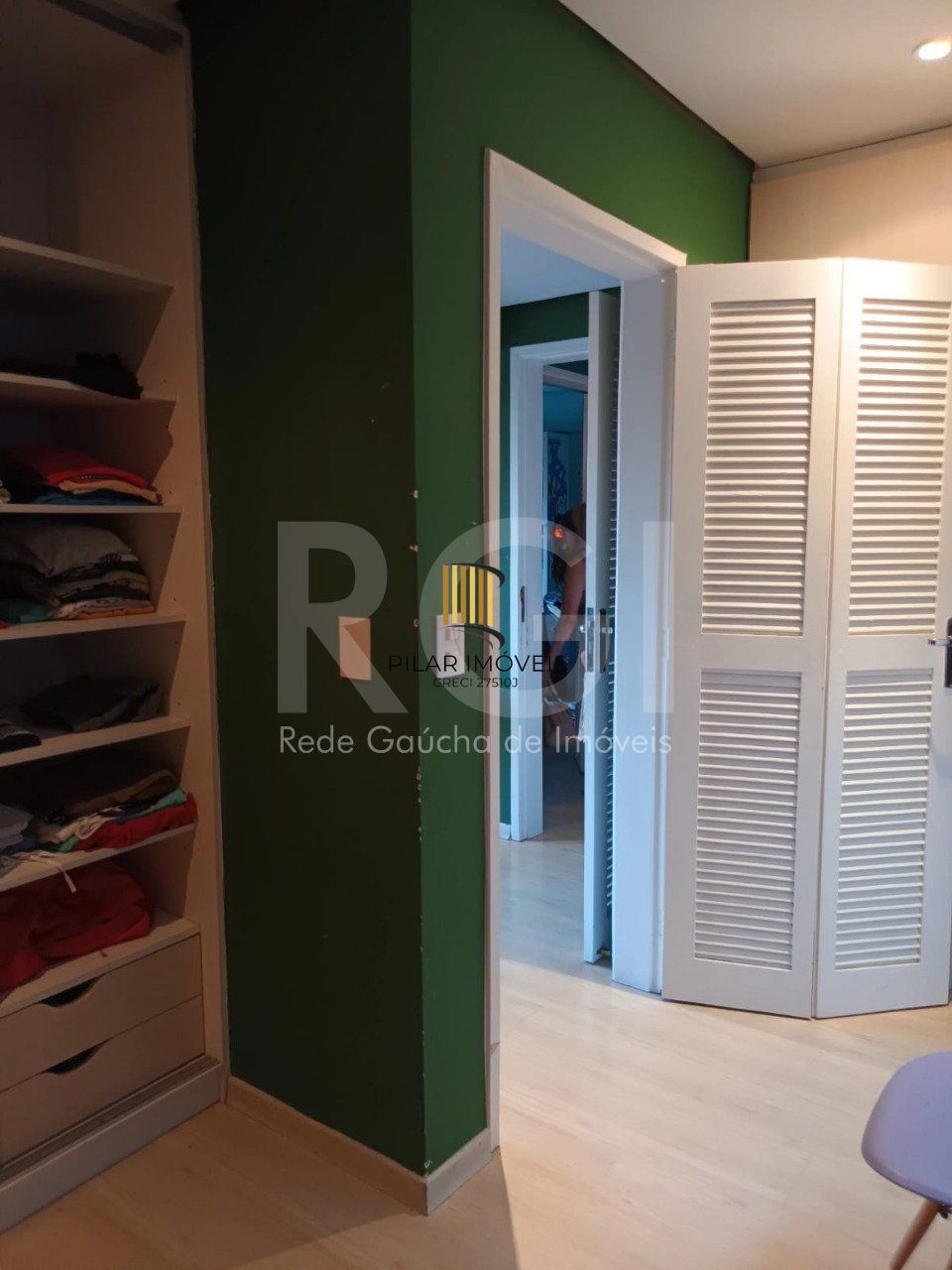 Apartamento  2 quartos, suite, , sacada,   2 quartos,  churrasqueira, semi mobiliado com garagem!