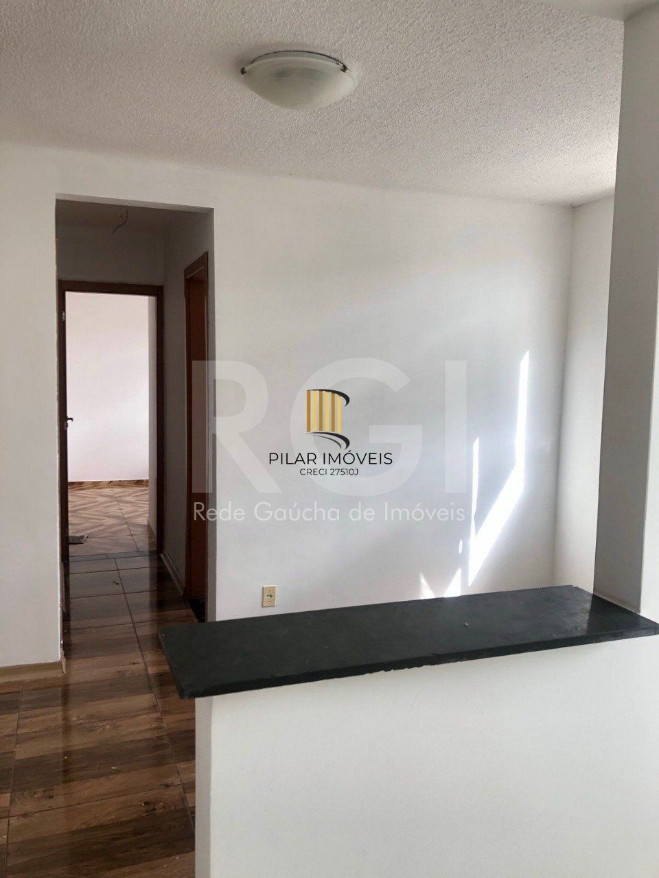 Apartamento com 2 quartos , 1 vaga em condominio fechado com portaria.