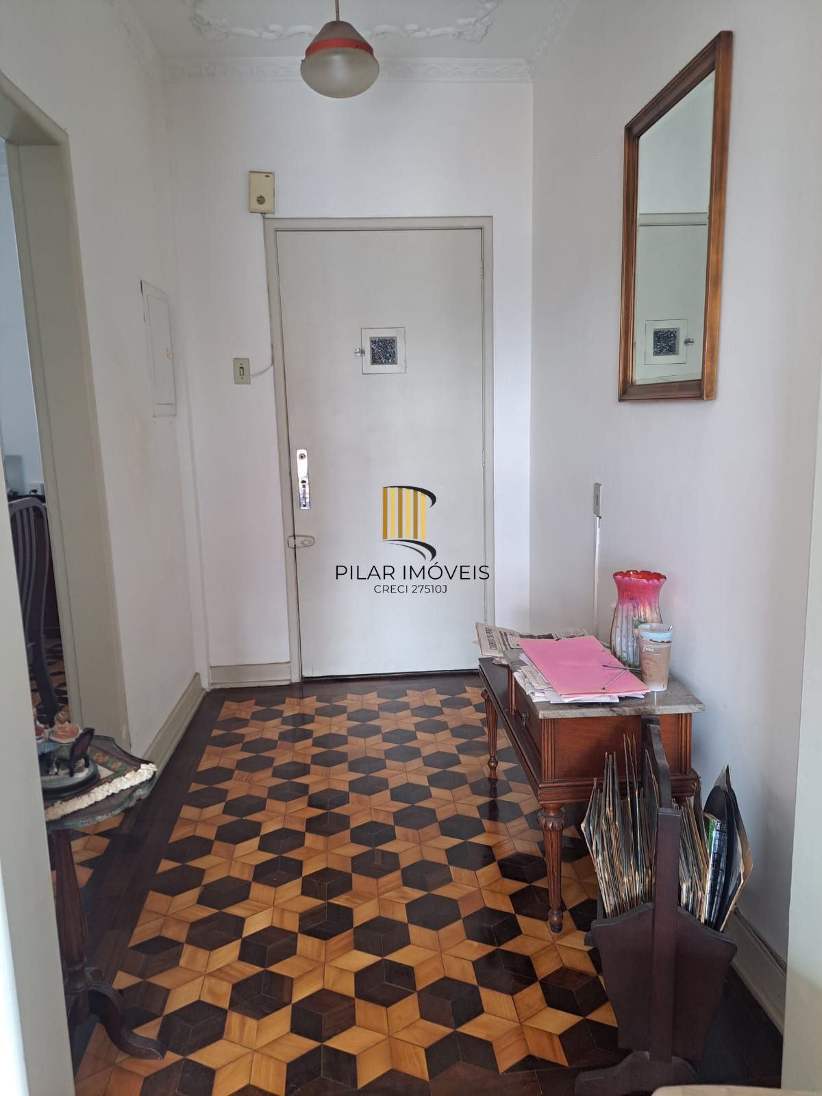 Apartamento  3 dormitórios, de frente com sacada, garagem , elevador, Bairro Cidade Baixa- Porto Alegre