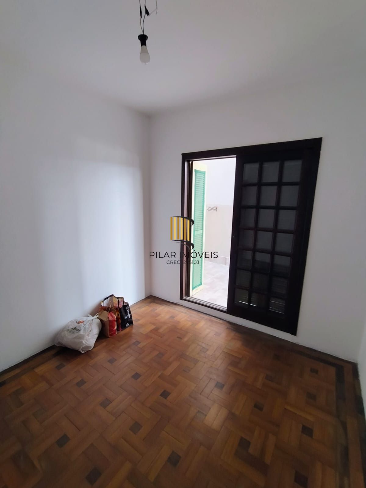 Apartamento térreo 2 quartos com amplo pátio em L no bairro Santana