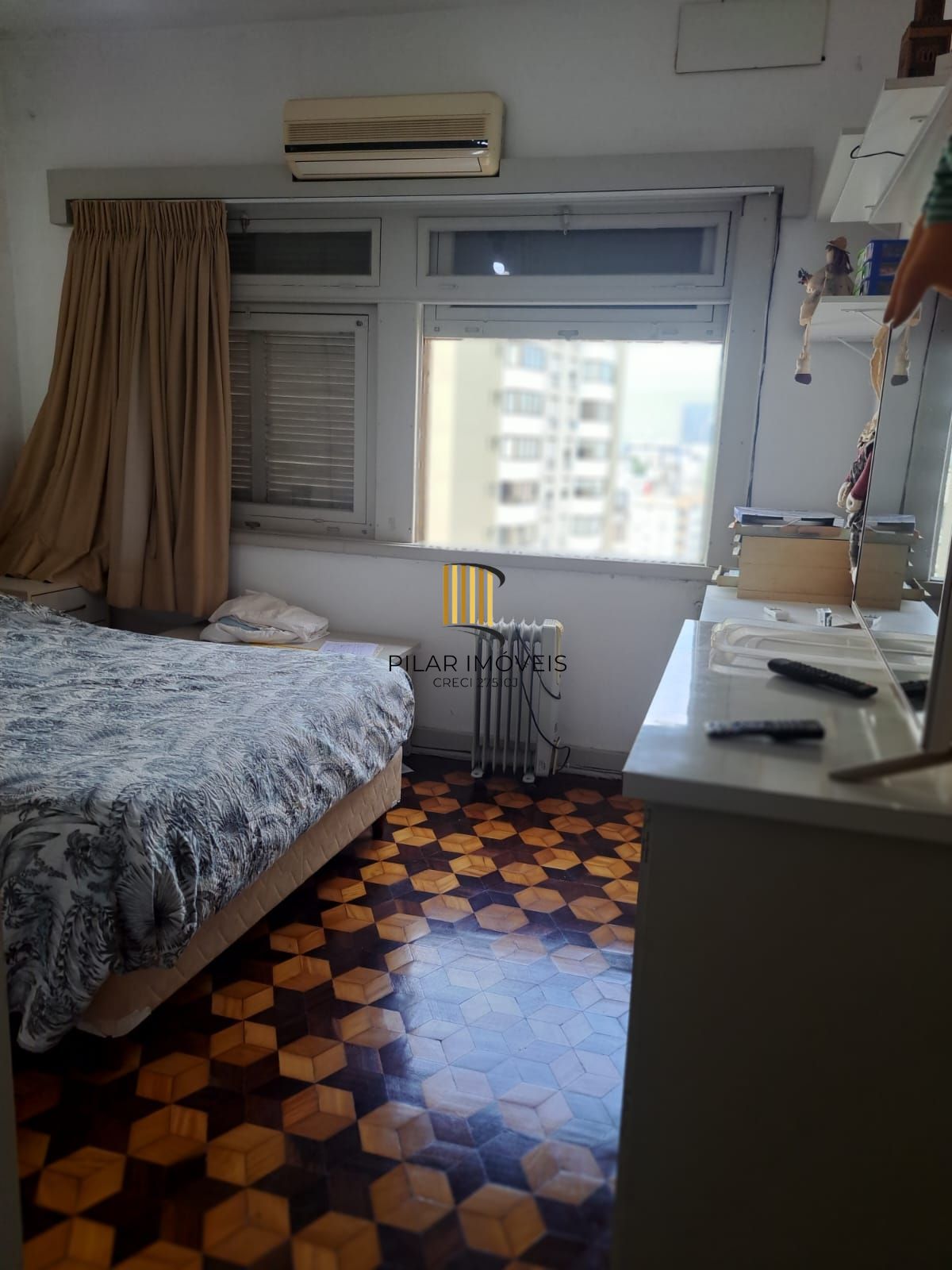 Apartamento  3 dormitórios, de frente com sacada, garagem , elevador, Bairro Cidade Baixa- Porto Alegre