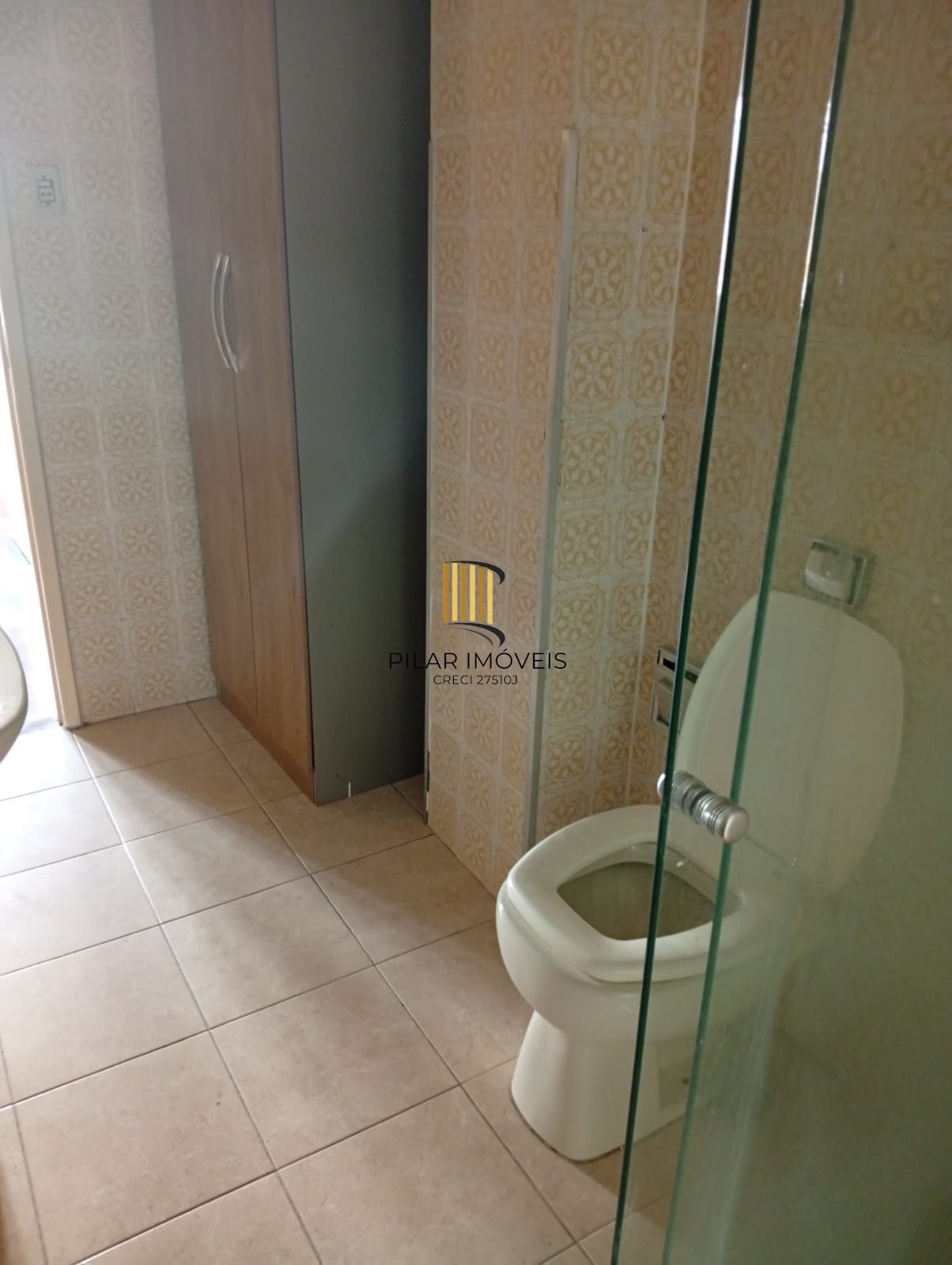 Apartamento térreo,  2 quartos, pátio, desocupado no bairro Cidade Baixa