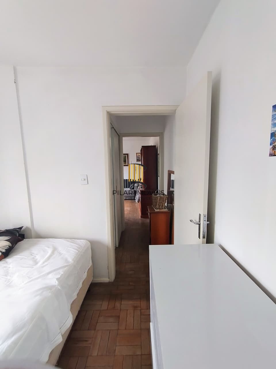 Vende apartamento 1 quarto,  desocupado, andar alto no bairro Cidade Baixa