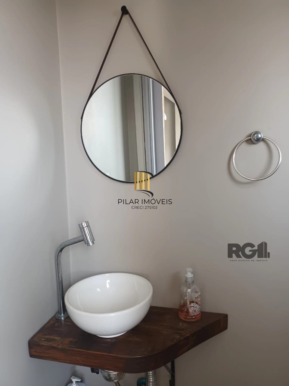 Apartamento 2 quartos, garagem semi mobiliado!