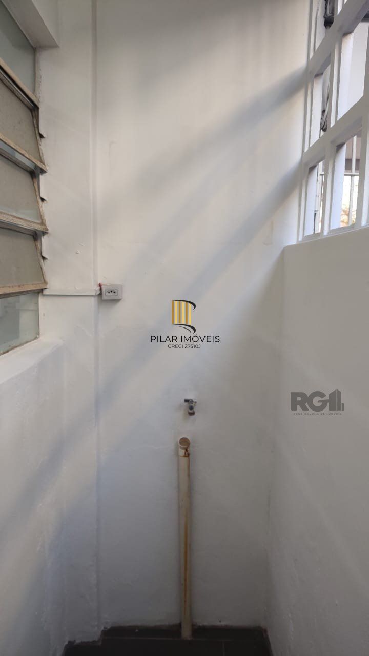 Apartamento térreo jk no miolo do Menino Deus!