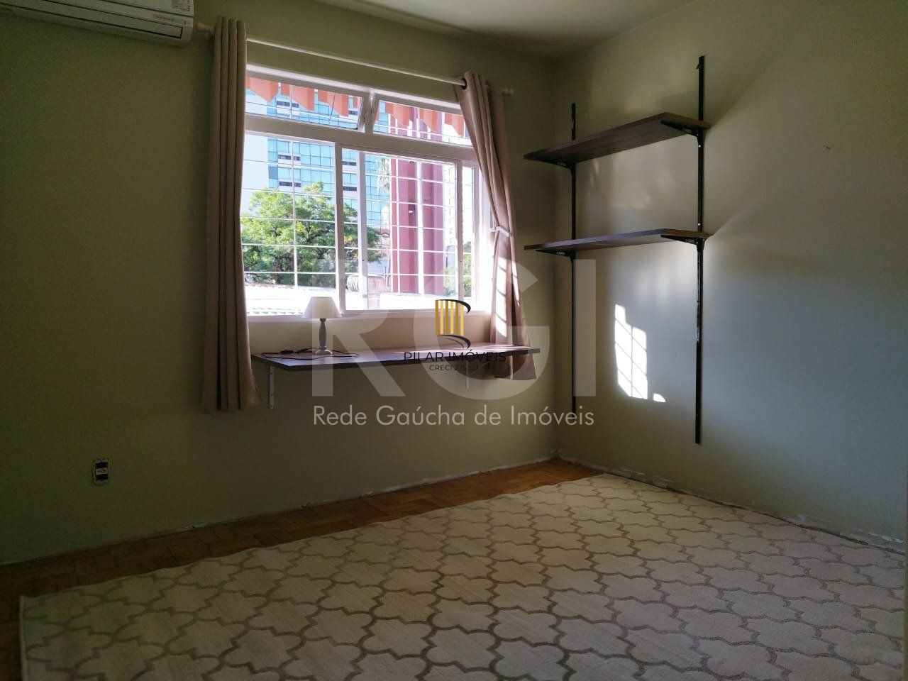 Apartamento 2 quartos com garagem no Menino Deus!