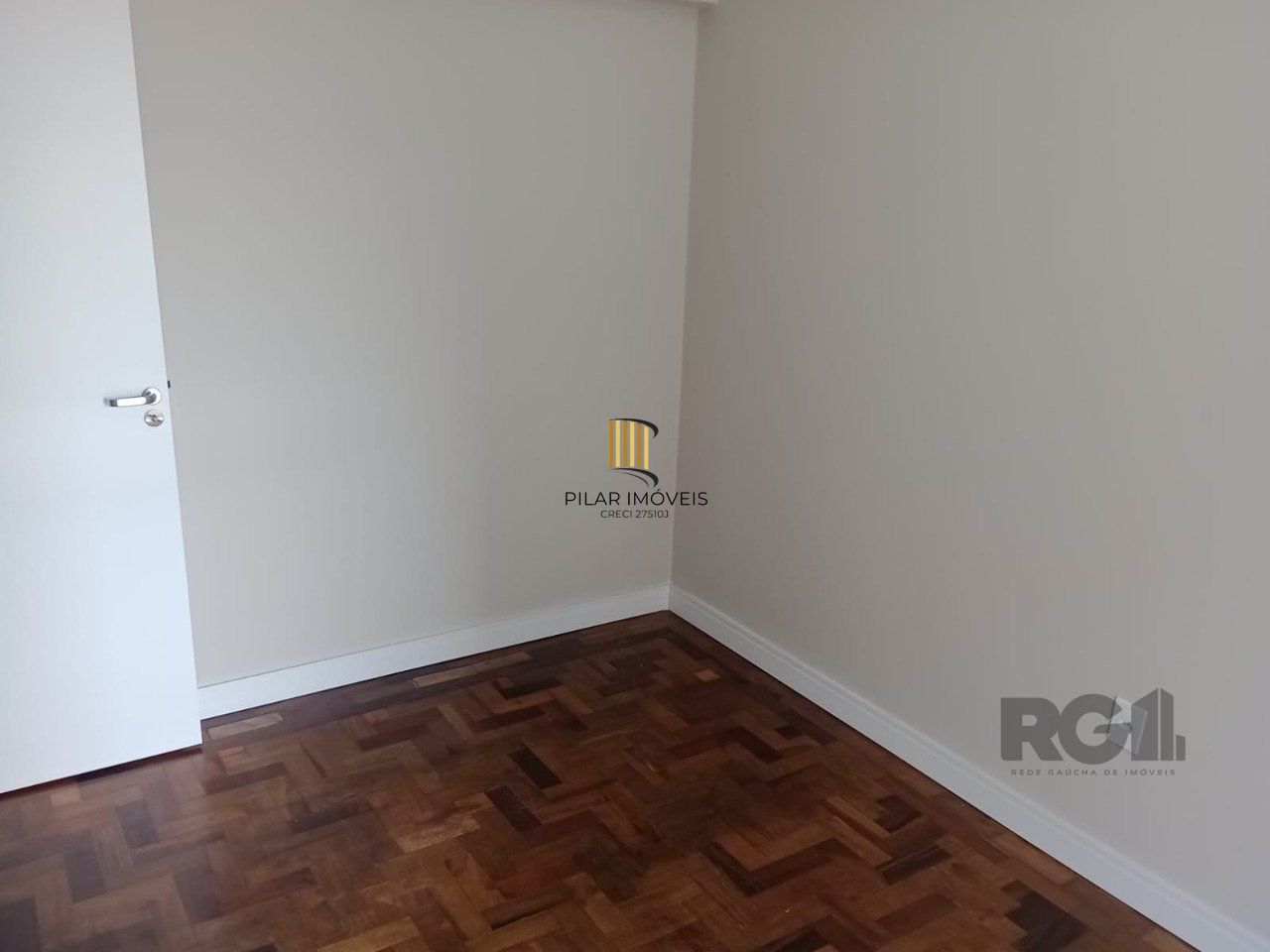 Apartamento com 3 quartos, desocupado no centro histórico.