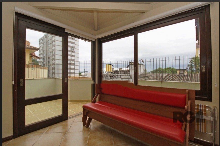Casa com 3 quartos, suite e 2 vagas garagem!