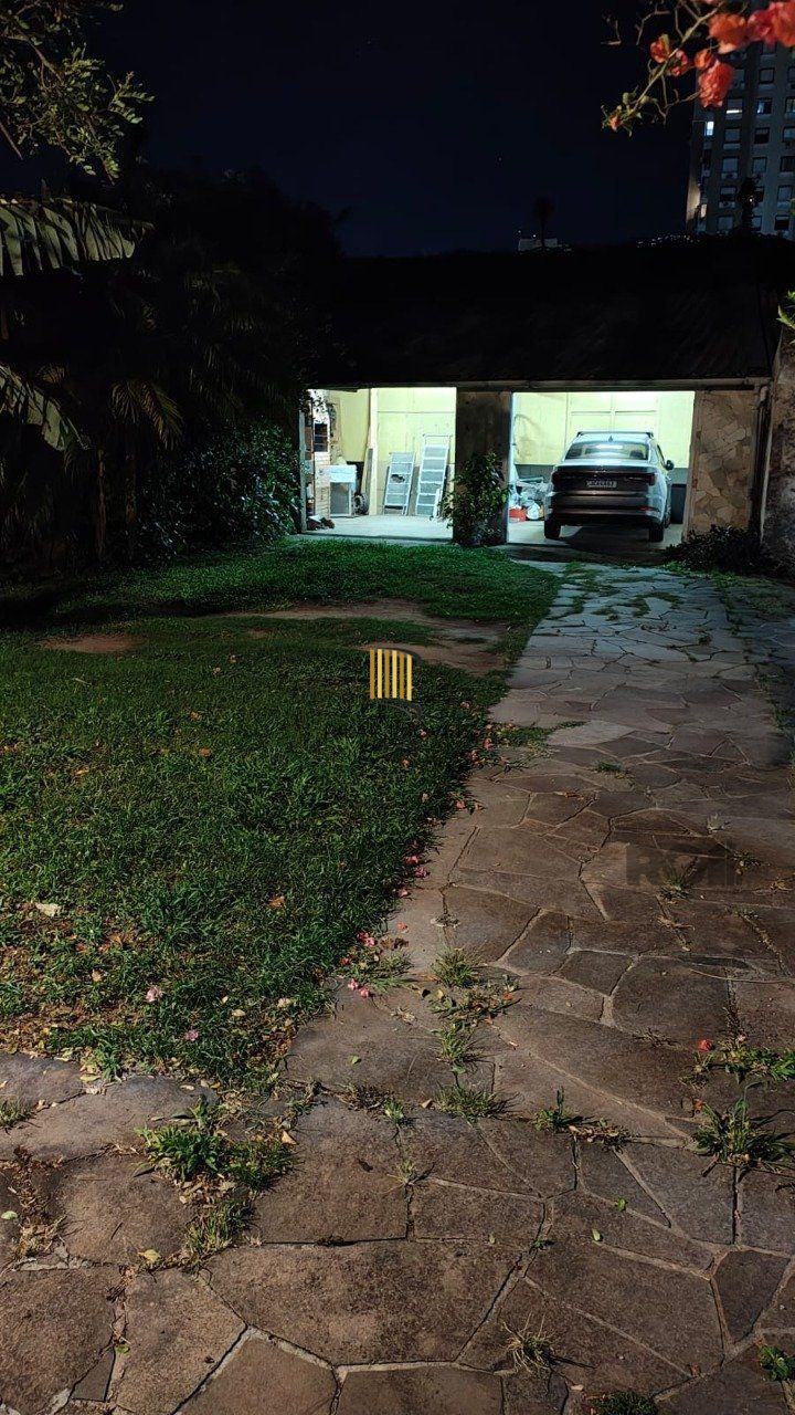 Casa com 3 quartos e 2 garagens no bairro cidade Baixa!