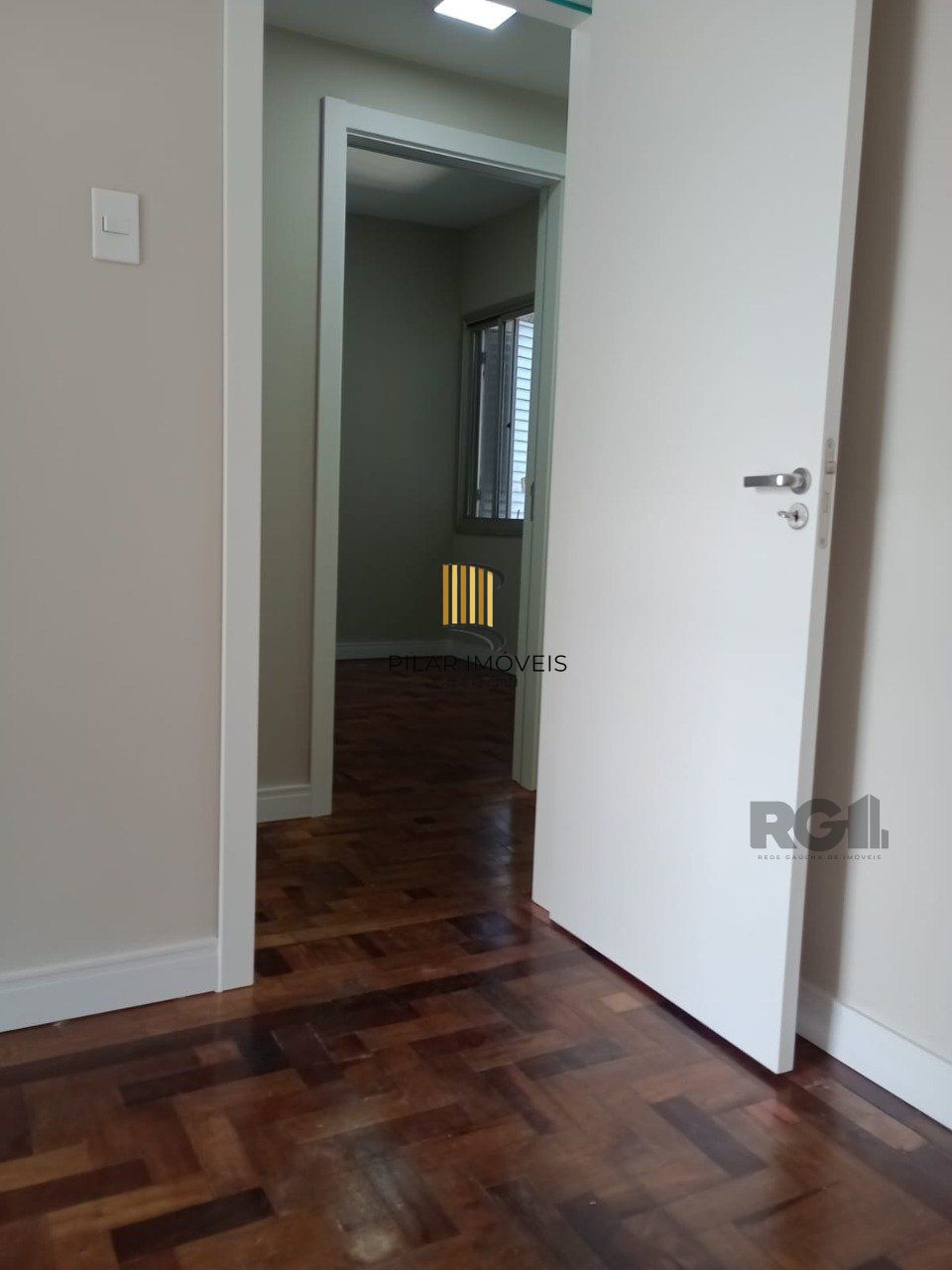 Apartamento com 3 quartos, desocupado no centro histórico.