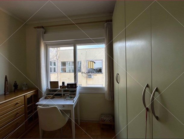 Apartamento 2 quartos, desocupado, andar alto na cidade Baixa!