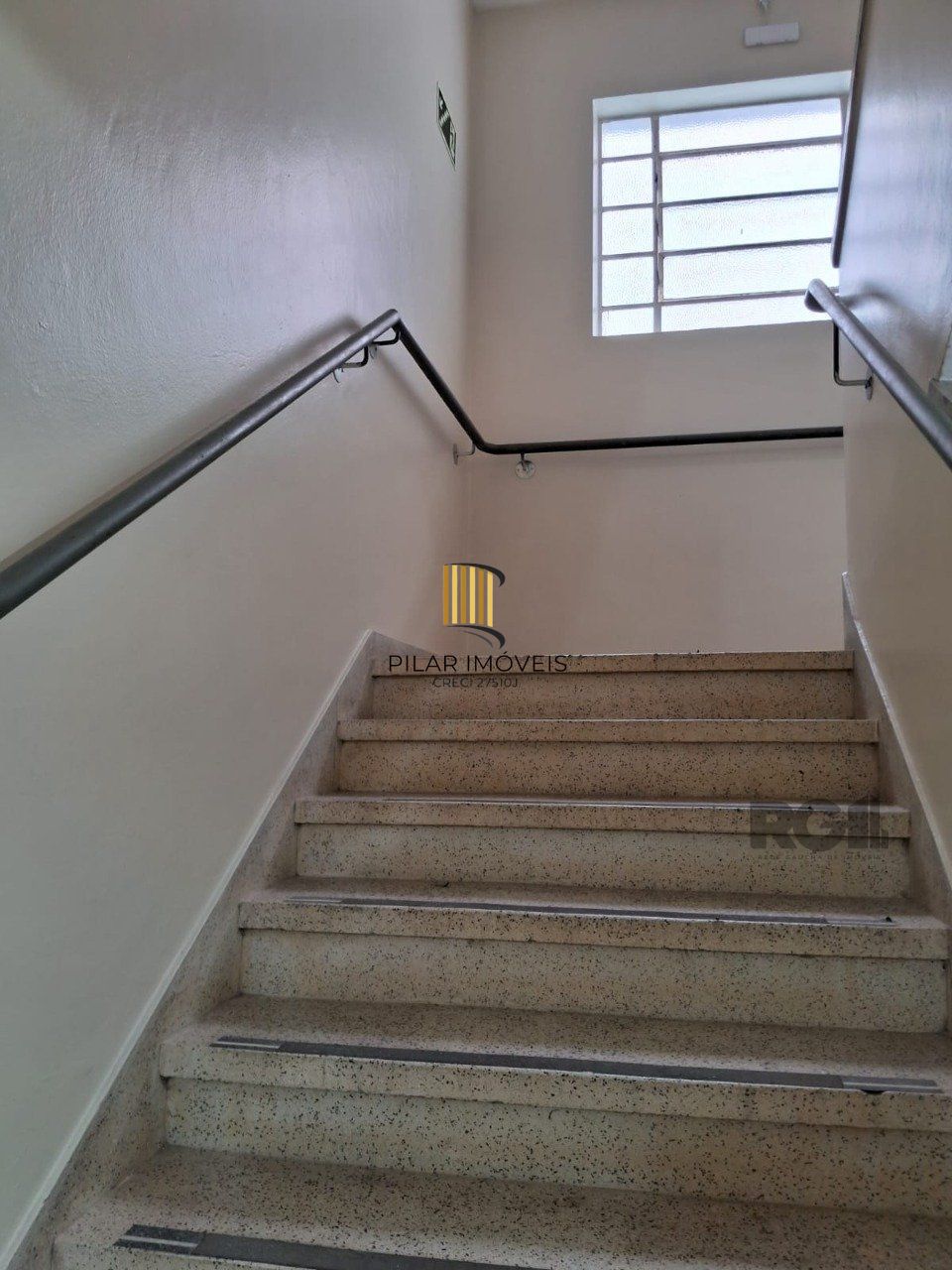 Apartamento com 2 quartos na Cidade Baixa!