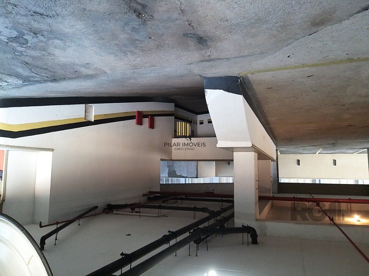 Sala comercial, com  2 garagens no, 11º andar no bairro Centro Histórico- Porto Alegre 
