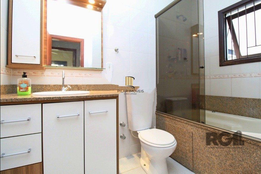 Casa com 3 quartos, suite e 2 vagas garagem!