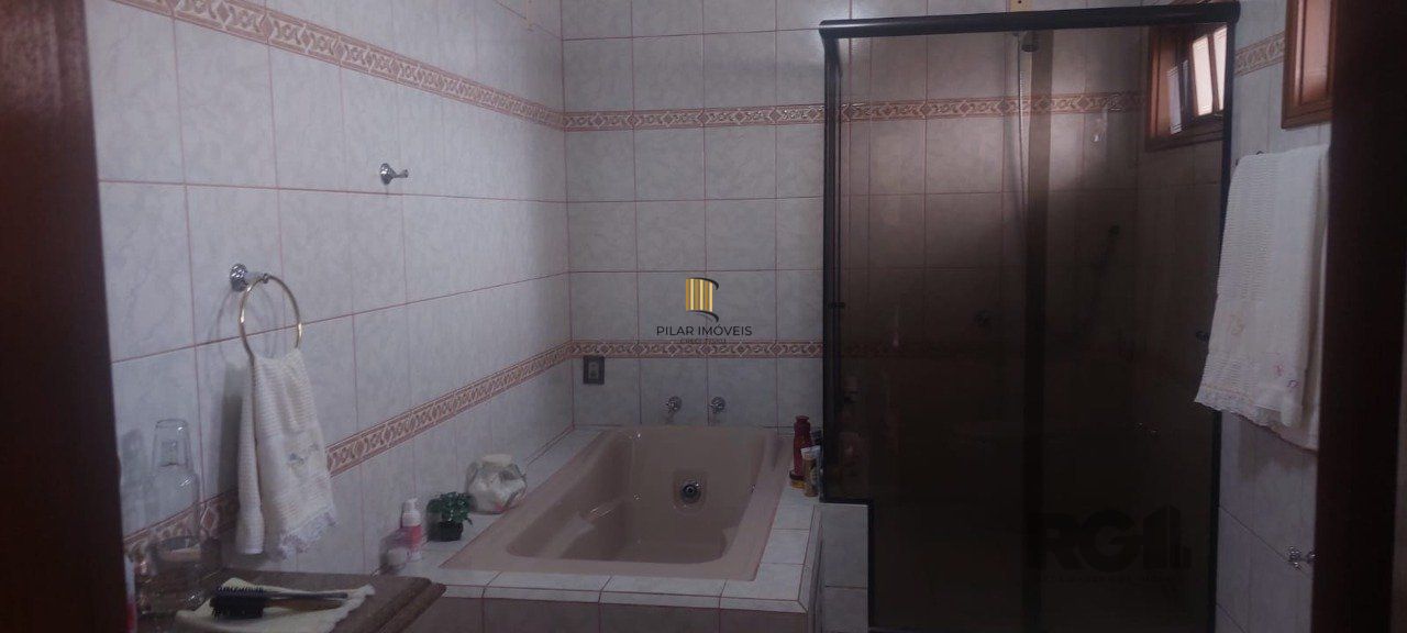 Casa 3 dormitórios no bairro Medianeira