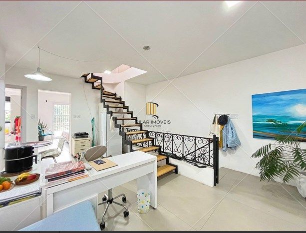 Casa para Venda - 3 dormitórios, sendo 1 suites, 2 vagas - Menino Deus