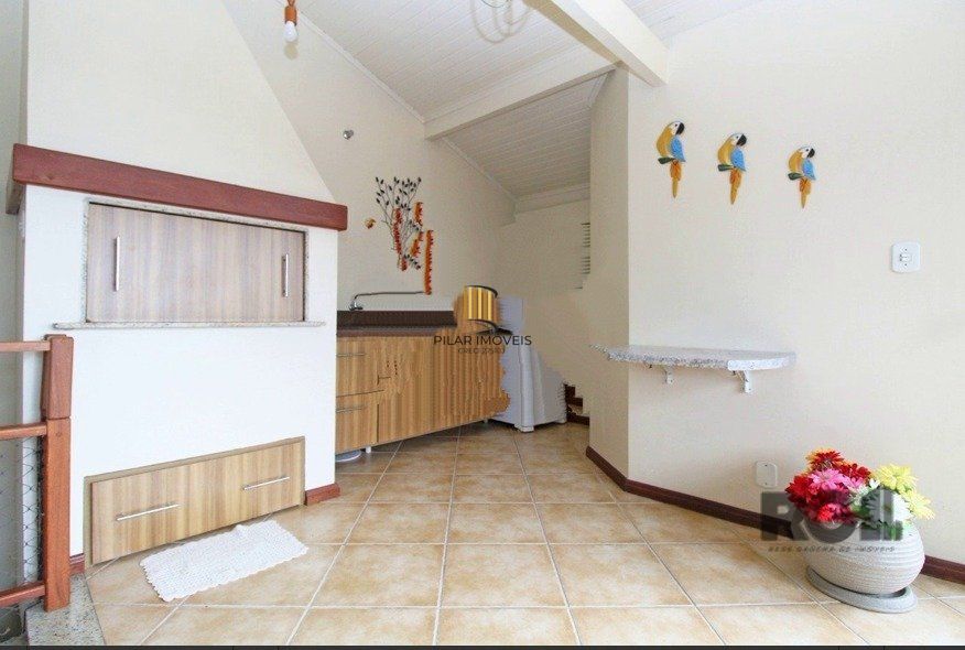 Casa com 3 quartos, suite e 2 vagas garagem!
