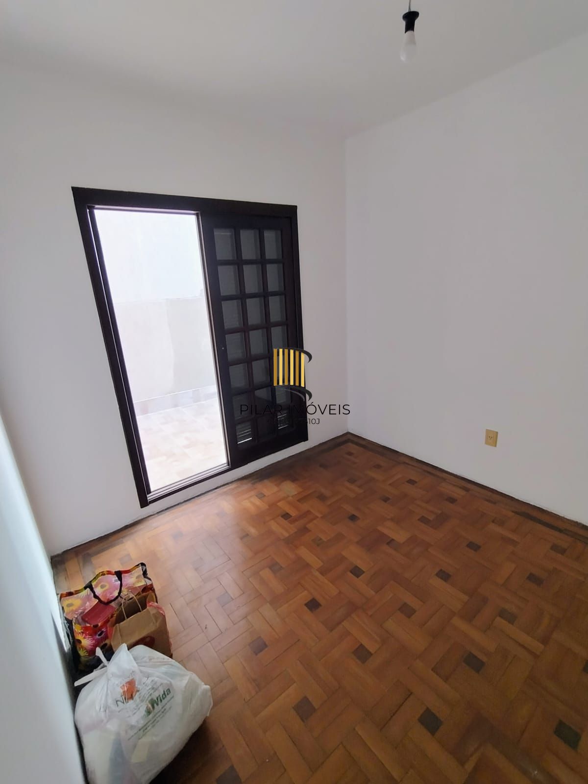 Apartamento térreo 2 quartos com amplo pátio em L no bairro Santana