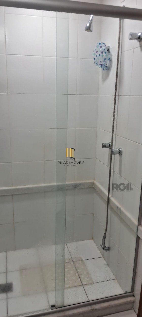 Apartamento 02 dormitórios alto padrão, bairro São João, com 02 vagas cobertas 