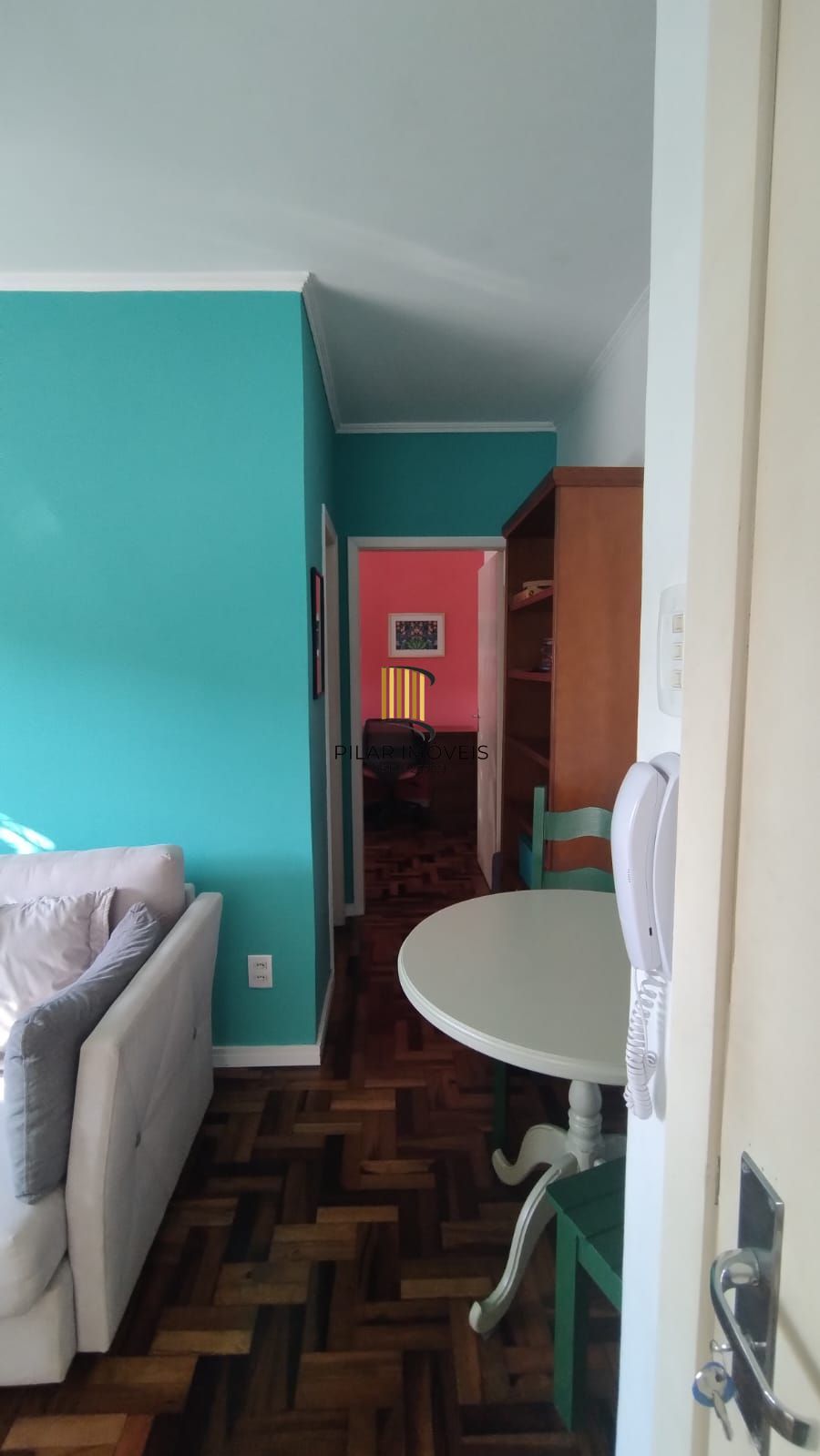 Apartamento 1 dormitório, todo reformado, semimobiliado em condominio fechado.