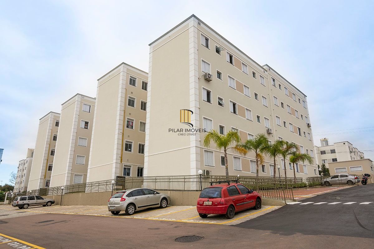Apartamento térreo,  2 quartos, desocupado, de frente, uma vaga de garagem .