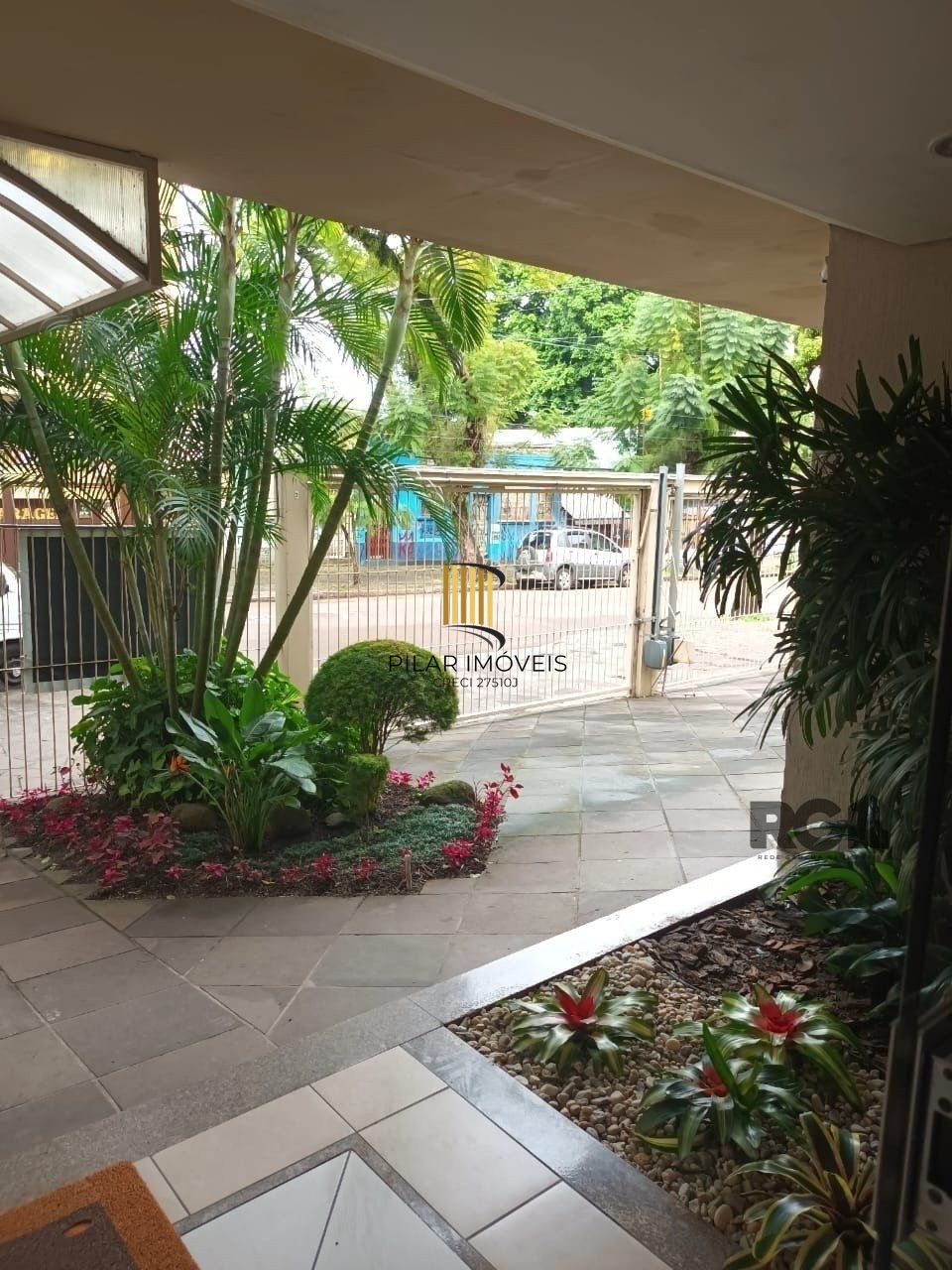 Apartamento 2 quartos, garagem semi mobiliado!