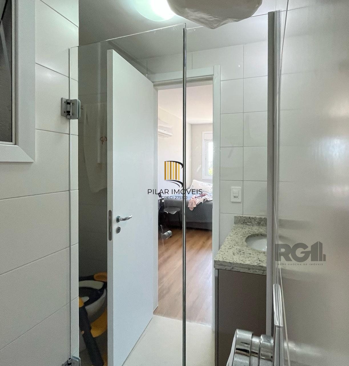Apartamento 2 quartos, suíte e garagem na Cidade Baixa.
