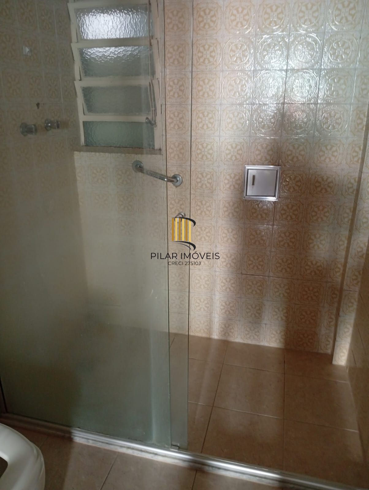 Apartamento térreo,  2 quartos, pátio, desocupado no bairro Cidade Baixa