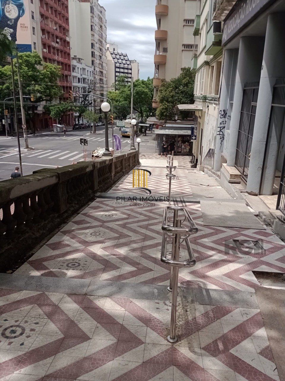Apartamento com 3 quartos, desocupado no centro histórico.