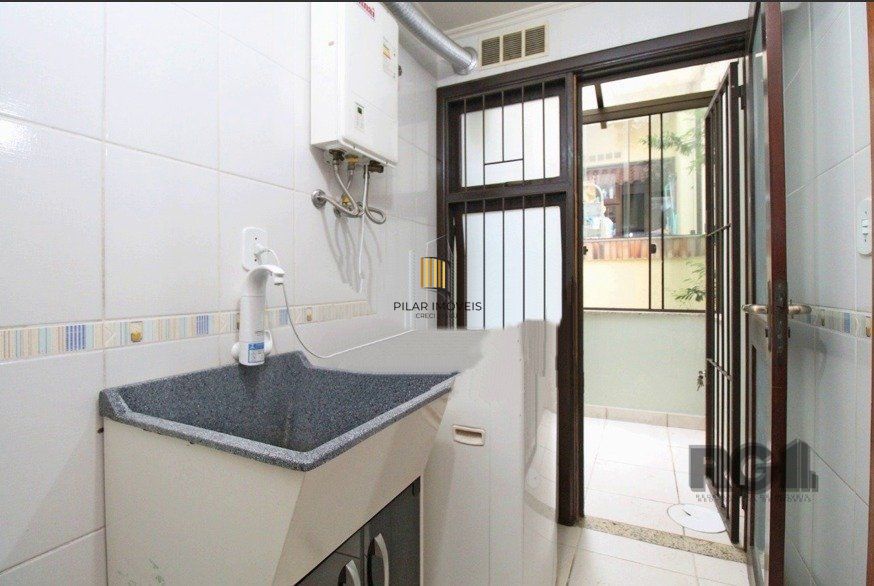 Casa com 3 quartos, suite e 2 vagas garagem!