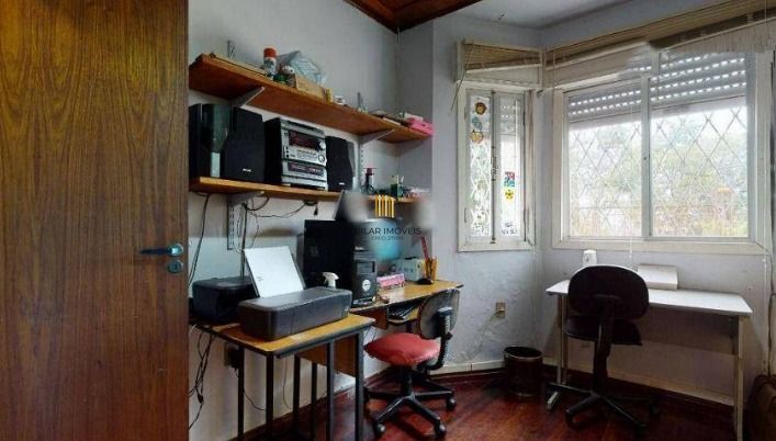 Casa para Venda - 190m², 4 dormitórios, sendo 1 suites, 2 vagas - Partenon