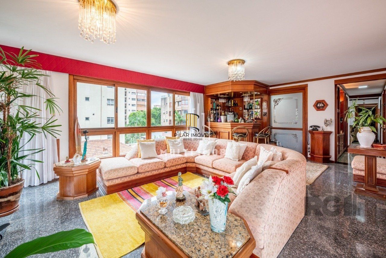 Apartamento  4 dormitórios, suite, de frente com sacada, 3 vagas de garagem, bairro Higienópolis - Porto Alegre