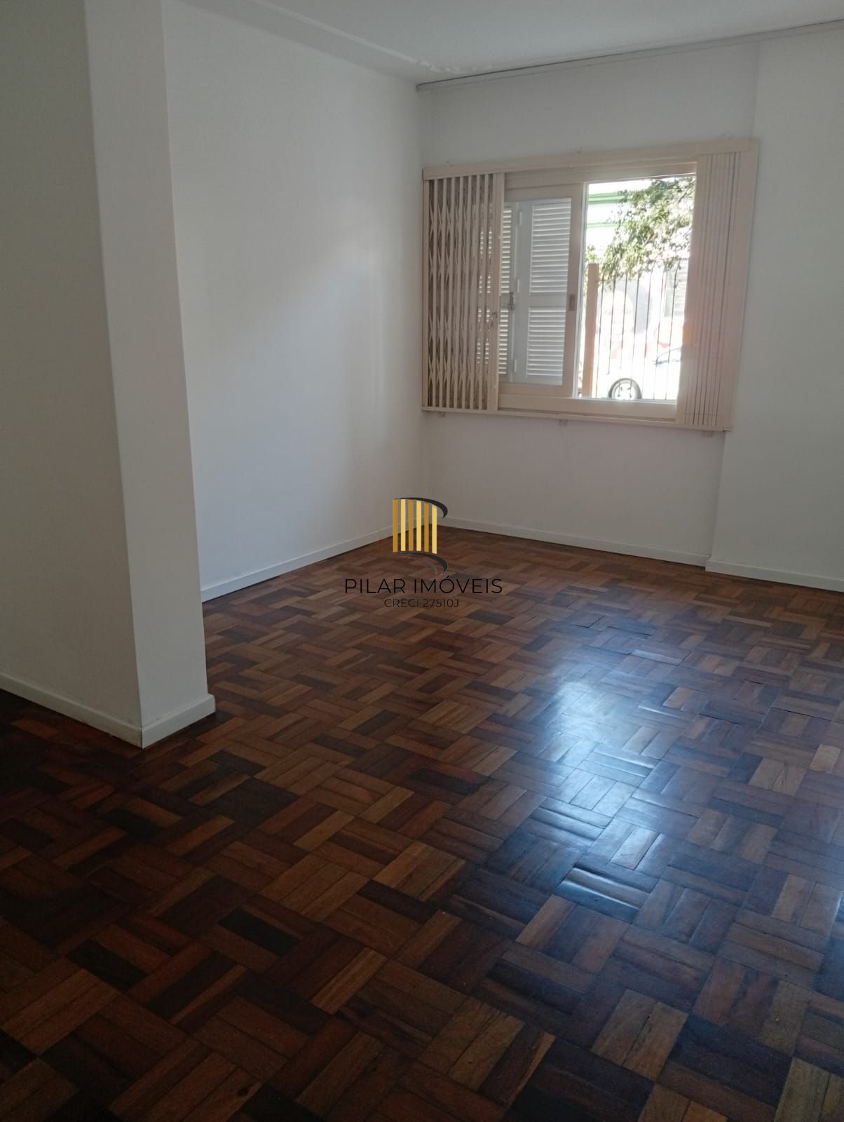 Apartamento térreo,  2 quartos, pátio, desocupado no bairro Cidade Baixa