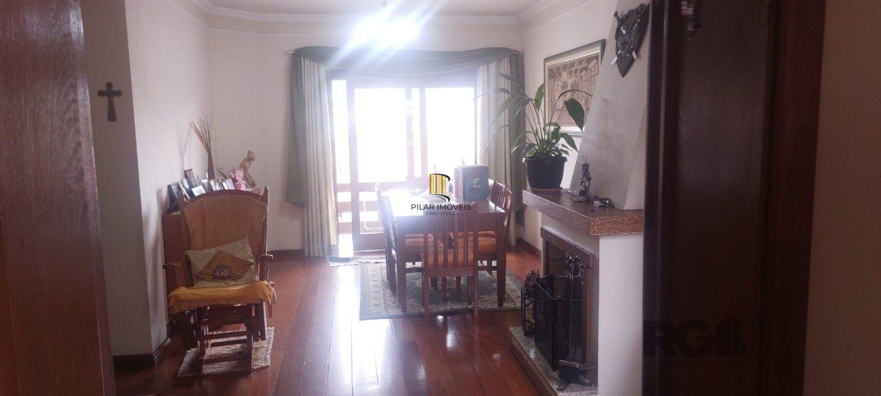 Casa 3 dormitórios no bairro Medianeira