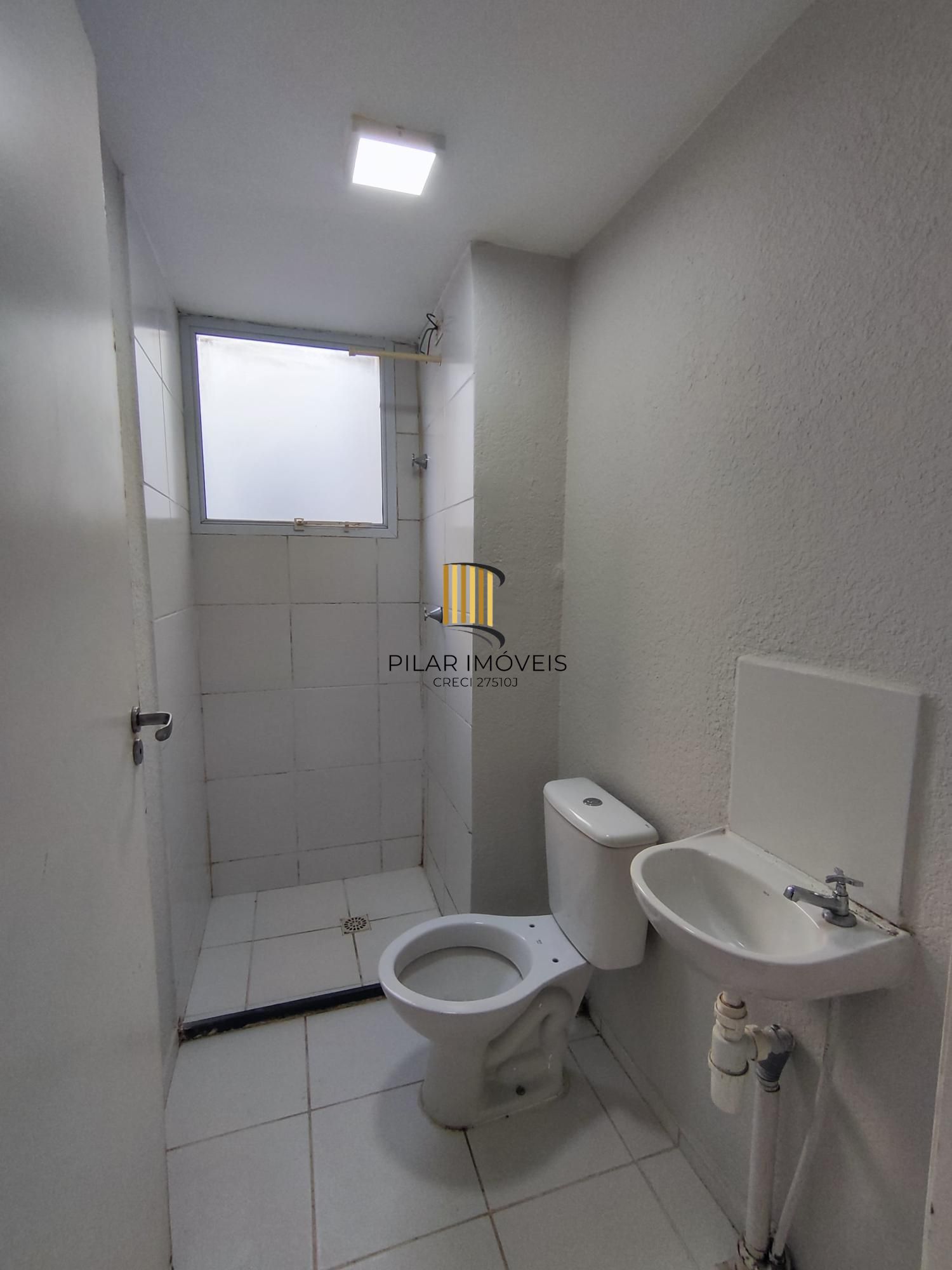 Apartamento 2 dormitórios com vaga de garagem em condominio fechado!