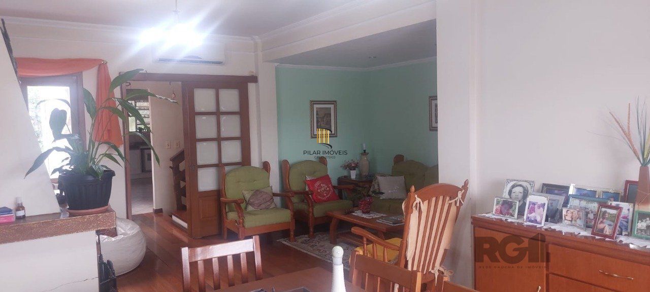 Casa 3 dormitórios no bairro Medianeira