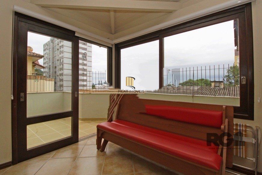 Casa com 3 quartos, suite e 2 vagas garagem!
