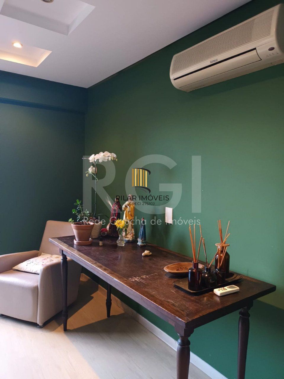 Apartamento  2 quartos, suite, , sacada,   2 quartos,  churrasqueira, semi mobiliado com garagem!