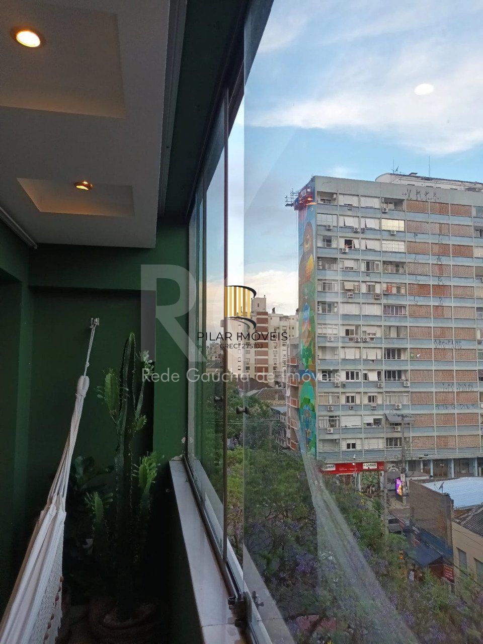 Apartamento  2 quartos, suite, , sacada,   2 quartos,  churrasqueira, semi mobiliado com garagem!