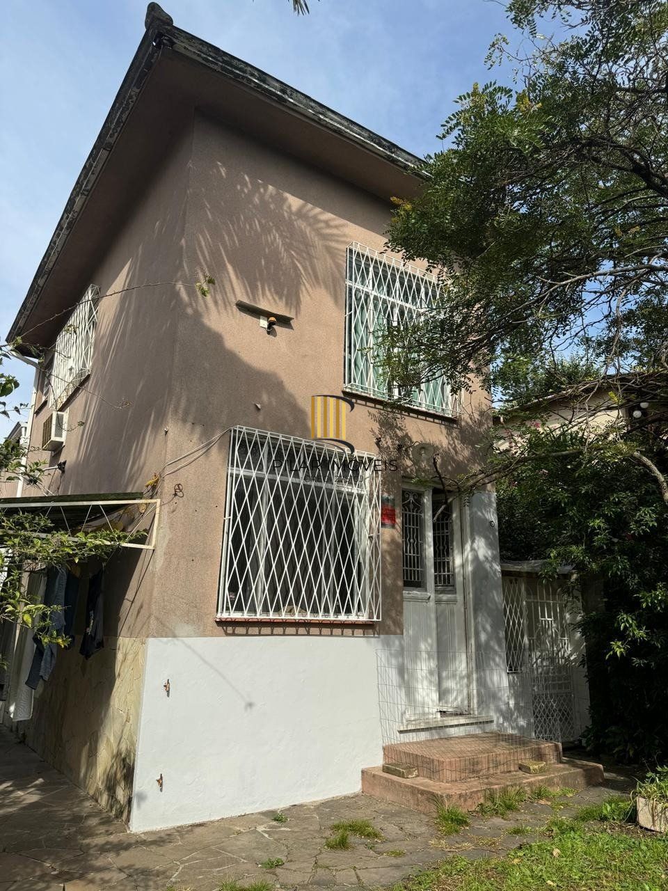 Casa com 3 quartos e 2 garagens no bairro cidade Baixa!