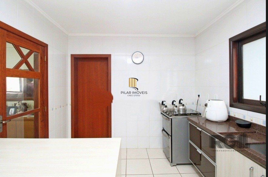 Casa com 3 quartos, suite e 2 vagas garagem!