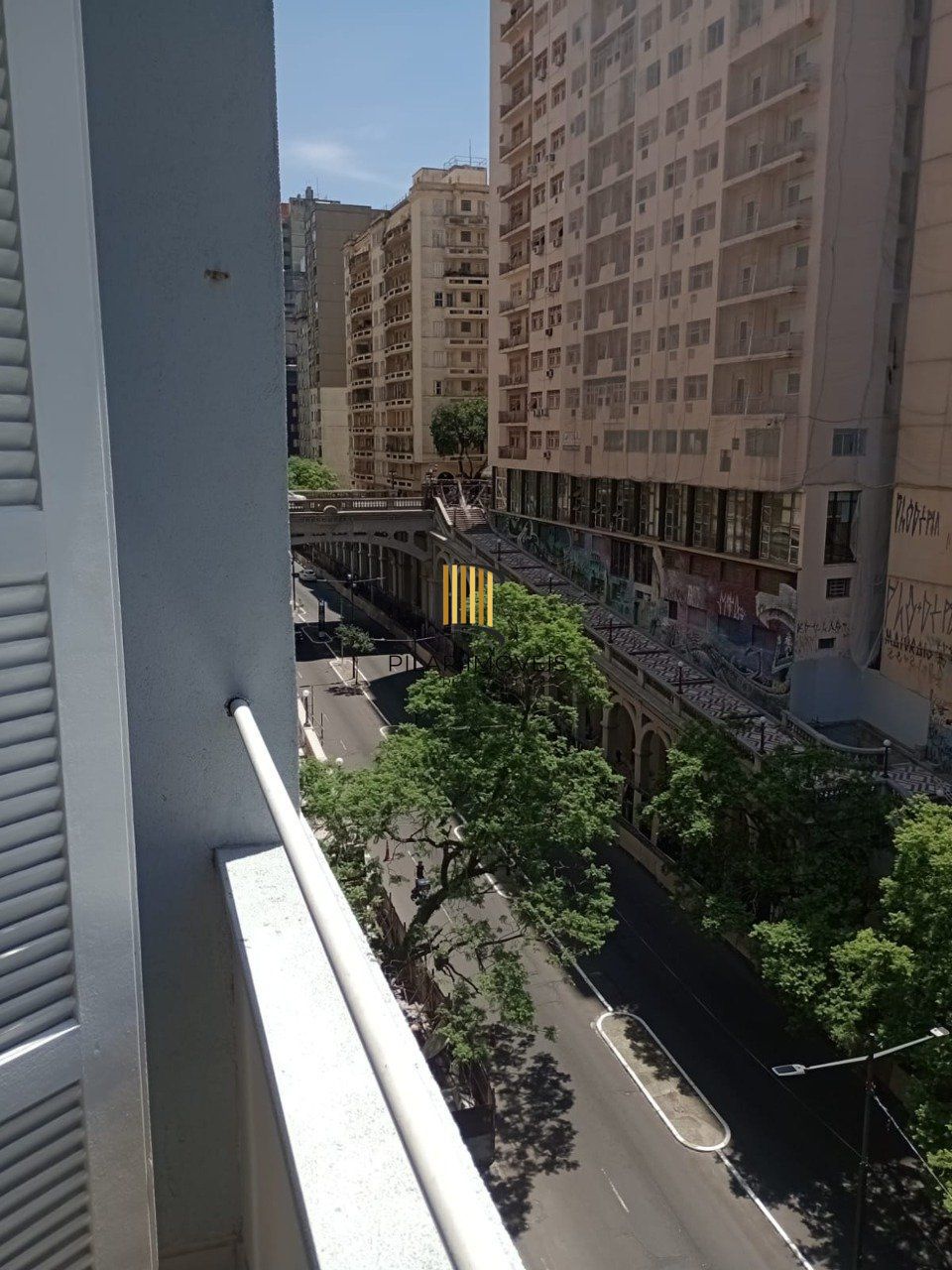 Apartamento com 3 quartos, desocupado no centro histórico.