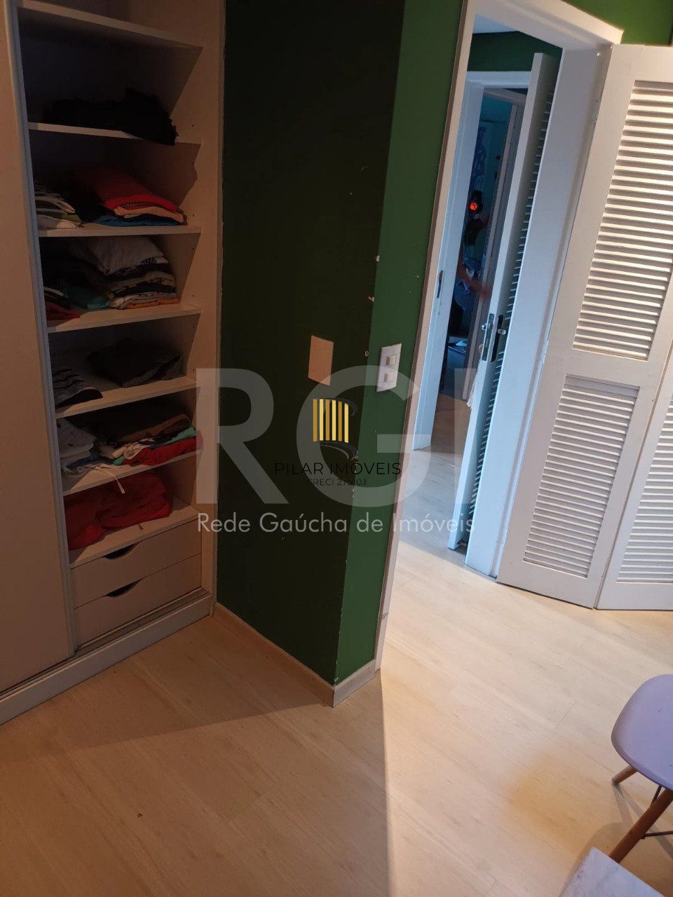 Apartamento  2 quartos, suite, , sacada,   2 quartos,  churrasqueira, semi mobiliado com garagem!