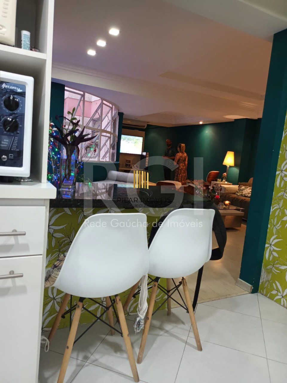 Apartamento  2 quartos, suite, , sacada,   2 quartos,  churrasqueira, semi mobiliado com garagem!