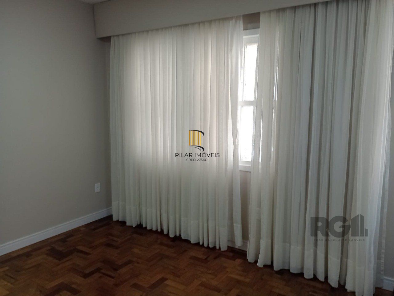 Apartamento com 3 quartos, desocupado no centro histórico.
